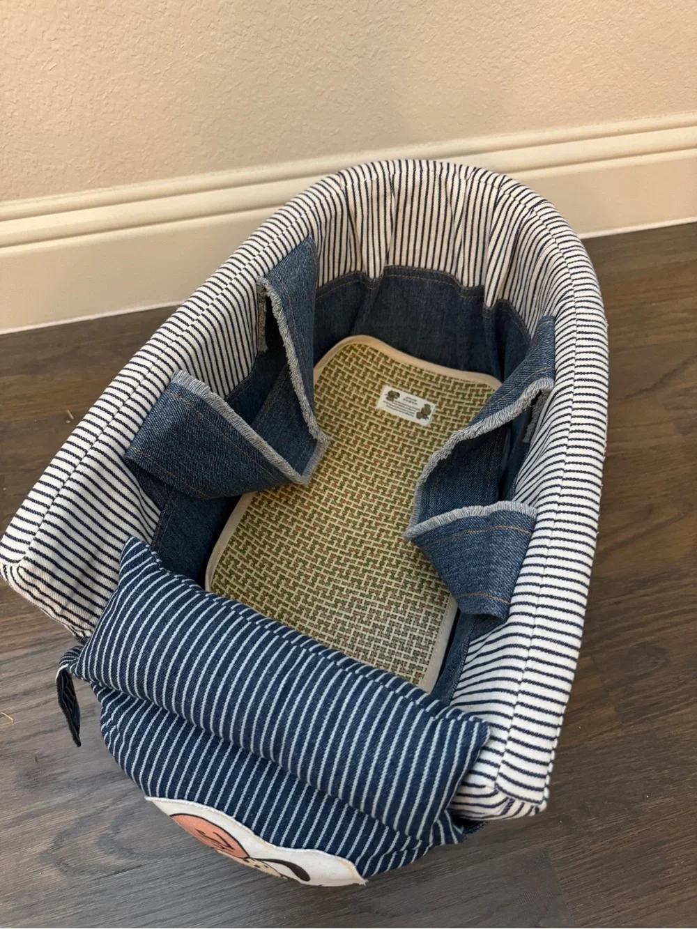 Peanuts Snoopy & Charlie Brown Denim Dog Car Seat Bed Pet Booster dog carrier